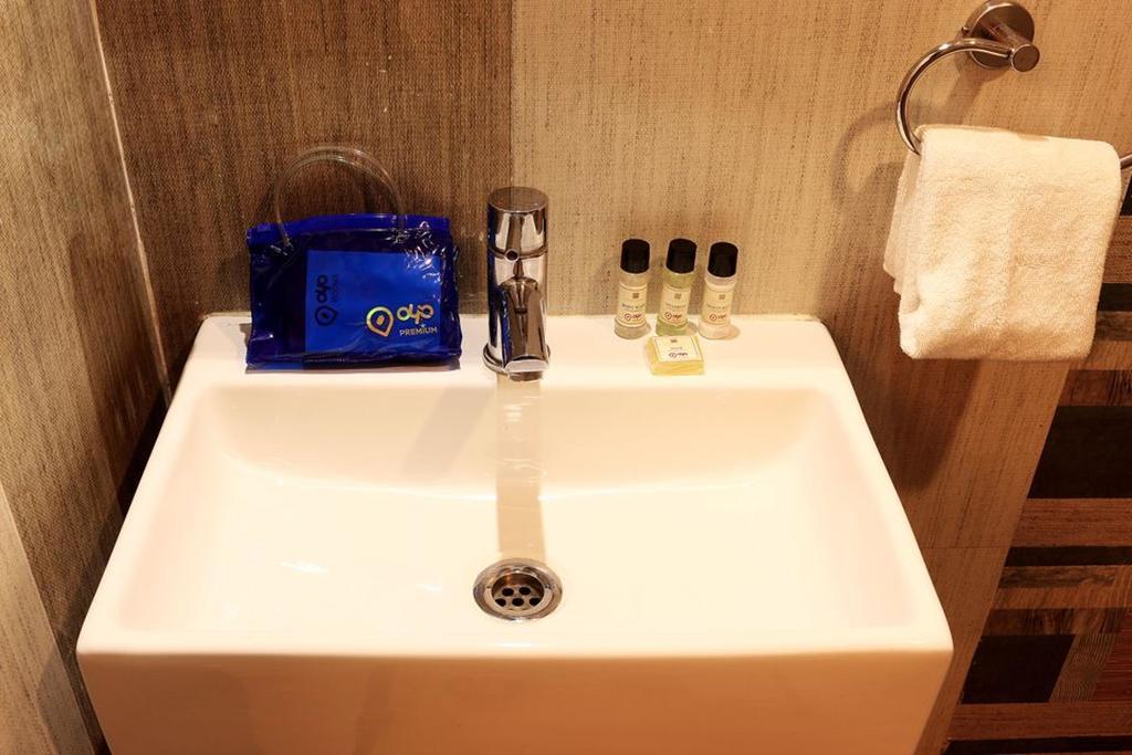 Oyo 1522 Npg Hotel Kalkutta Kültér fotó